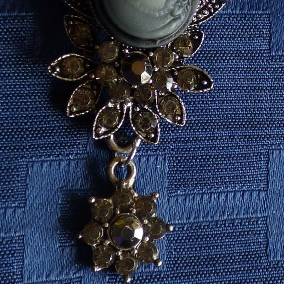 GOTH VICTORIAN VAMPIRE SILVER FAUX MARCASITE CRYSTAL BLUE CAMEO PIN BROOCH - Picture 5 of 11